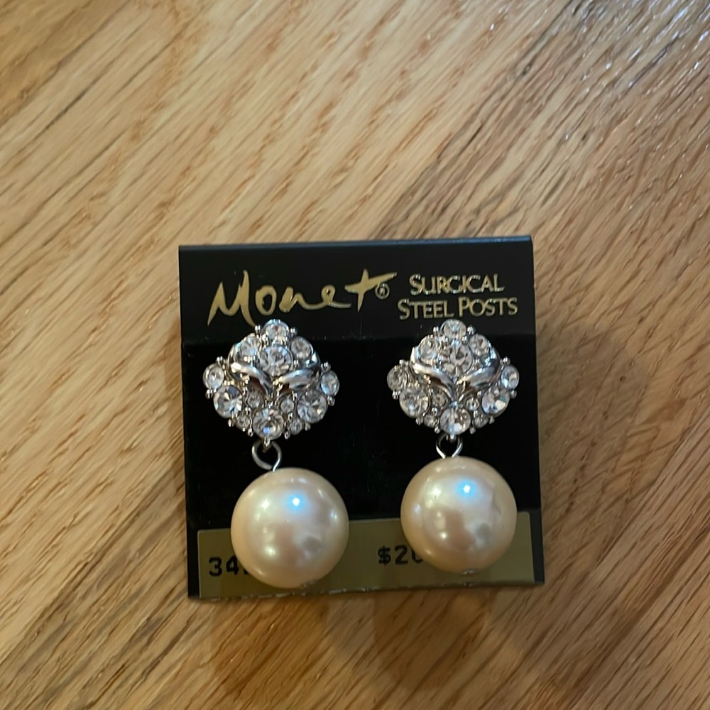 NIP Vintage Monet Surgical Steel Posts Dangling Earrings